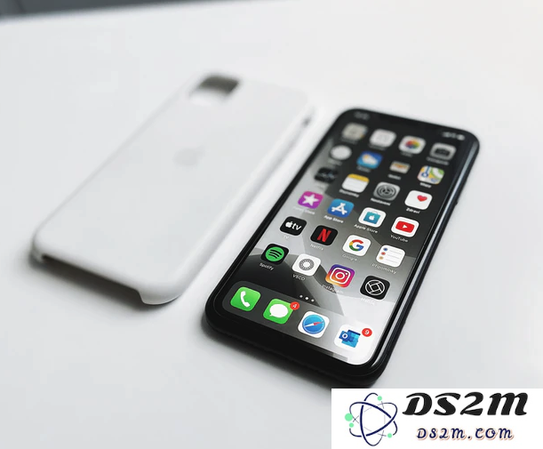 为什么在玩游戏时我的 iPhone 11 会自动调低屏幕亮度？可能的原因及解决办法