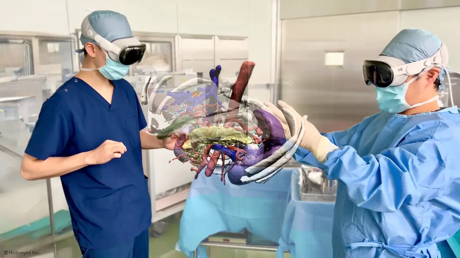 借助 CT 和 MRI 数据构建的高清 3D 模型在手术过程中实现 Holoeyes 对 Apple Vision Pro 的最新支持，提供全新沉浸式体验
