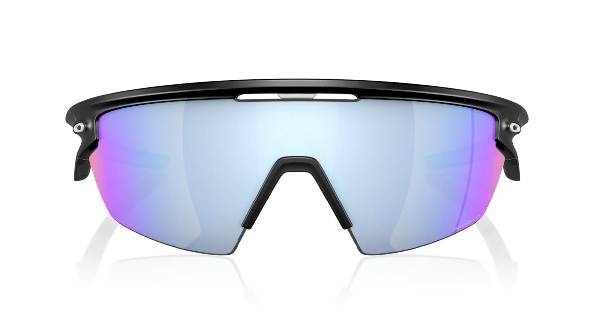 据报道：Meta 有意于 2025 年推出新的 Oakley 智能眼镜产品，掀起科技穿戴设备的新热潮