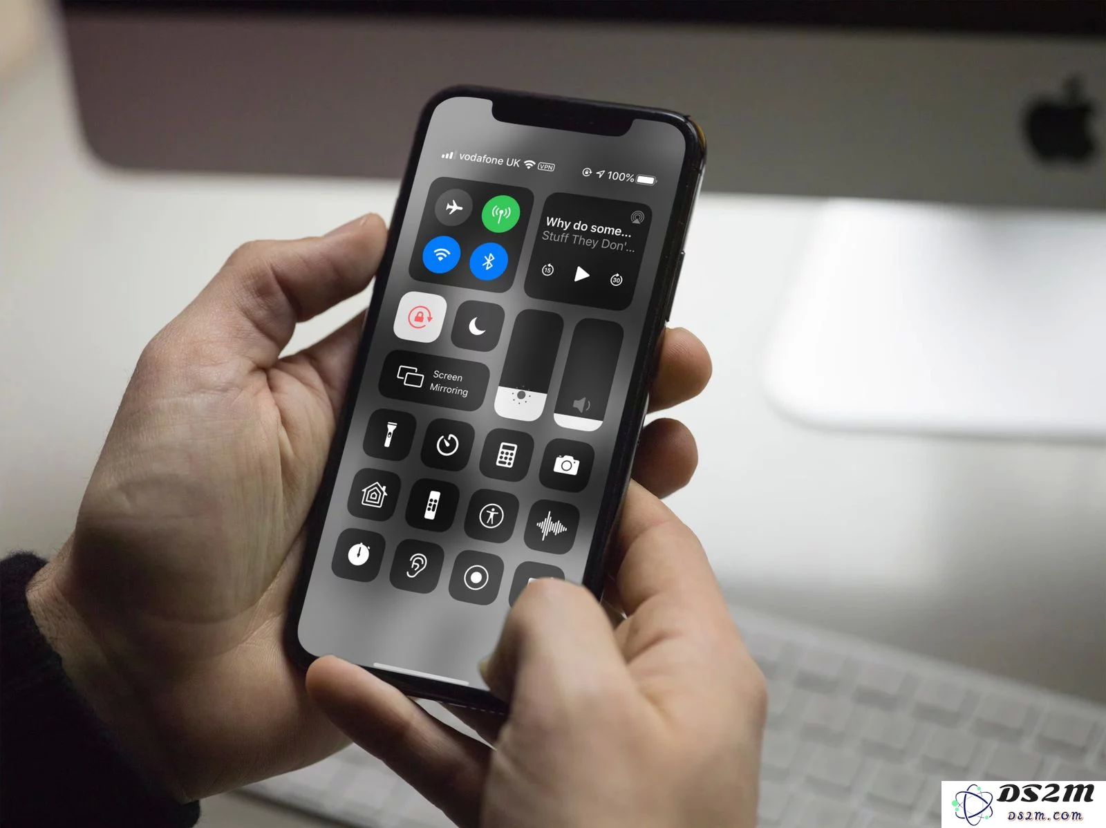 如何在 iPhone 和 iPad 的锁定屏幕上关闭「控制中心」功能以保护隐私？