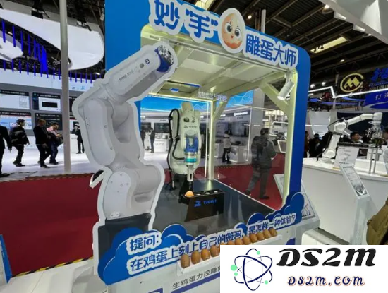 沉浸式体验盛宴！链博会展区转变为“黑科技”对战平台
