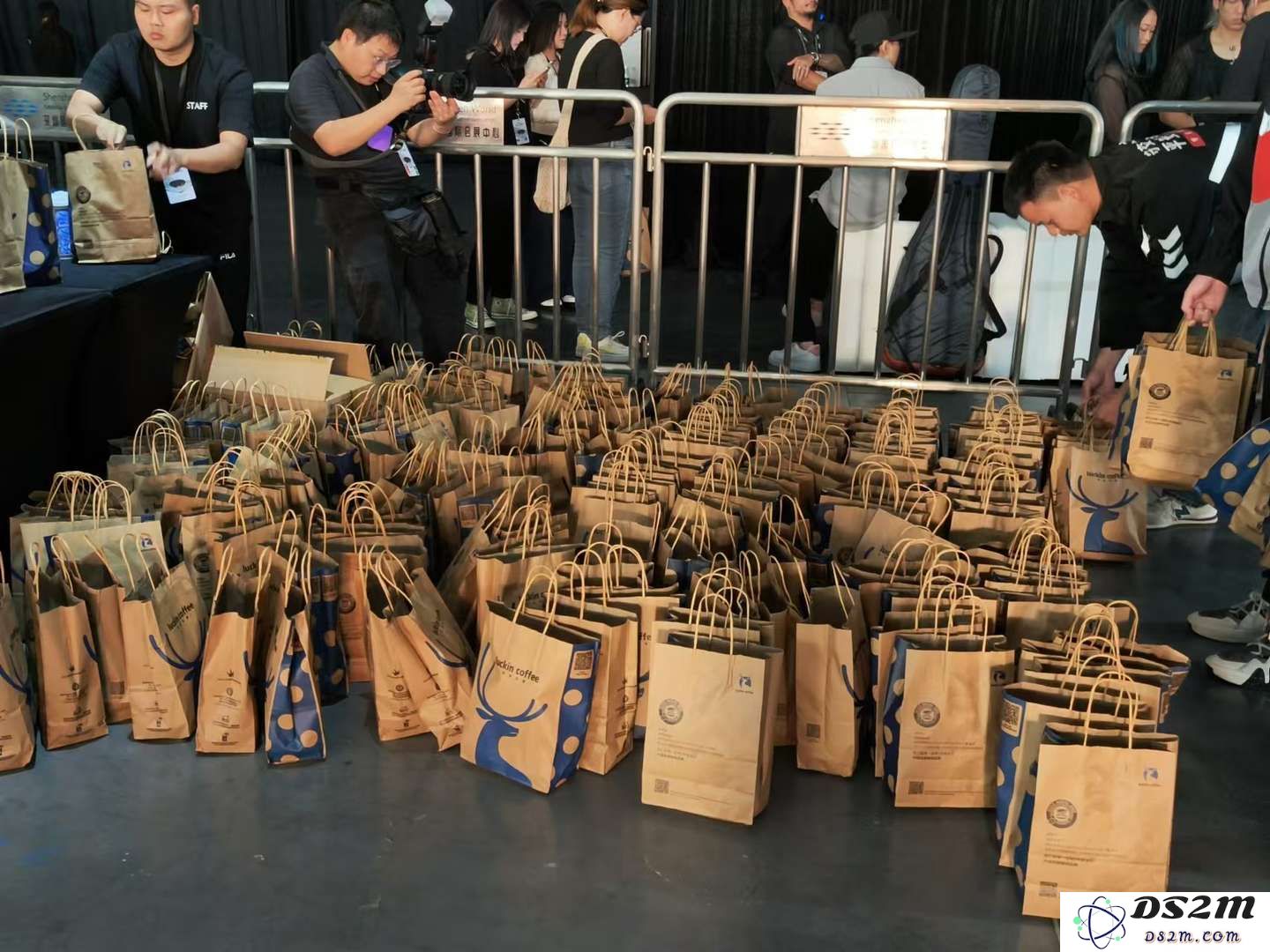 AI生成快捷指令，苹果AI最有用的一集来了，然并卵？