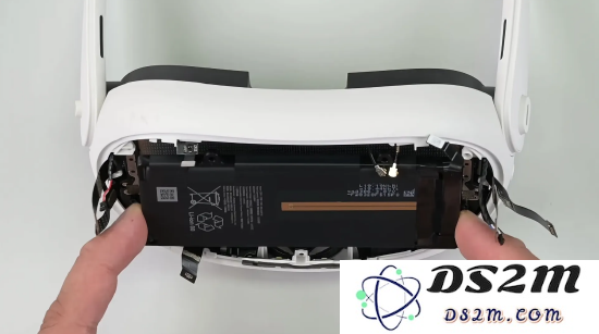 iFixit 深度拆解 Quest 3：电池在内部结构中占据了相当重要的空间