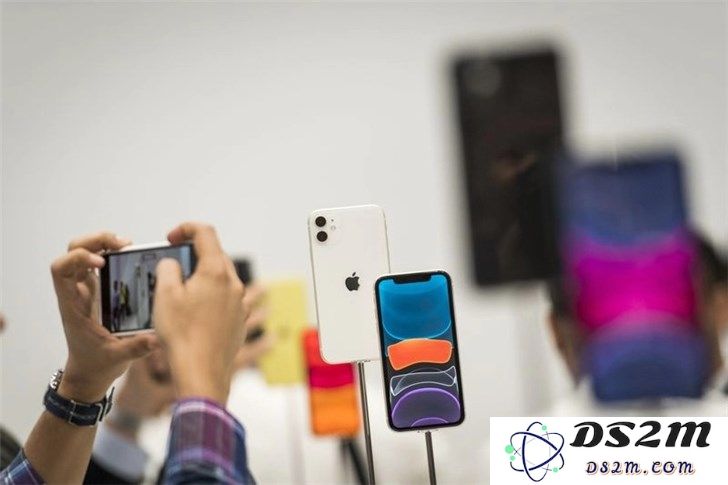 是什么原因导致苹果iPhone 11在市场上销量火爆，并成为消费者的热门选择？