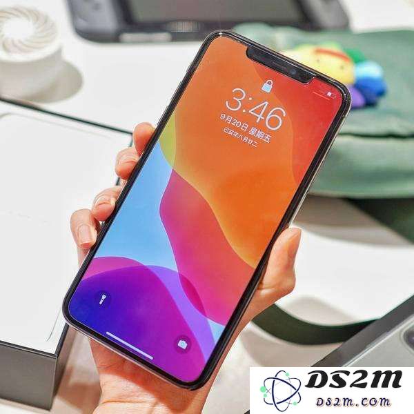 iPhone 11 屏幕过大让单手使用变得困难？教你一个简单操作来解决这个问题
