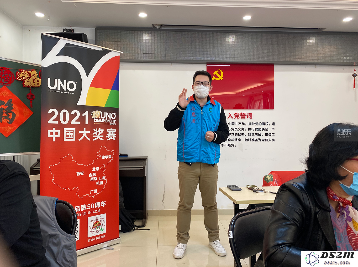 为了体验更多的桌游，他们选择走出家门与朋友聚会