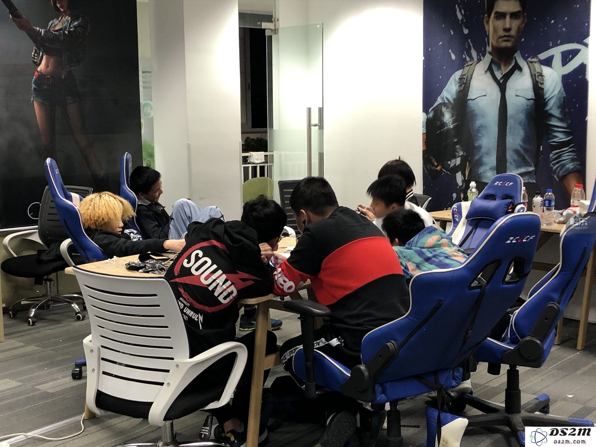 在缓冲带中探索自我的少年与世界的关系