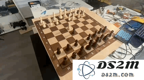 树莓派大改造国际象棋，棋盘上的棋子可以自主移动了！