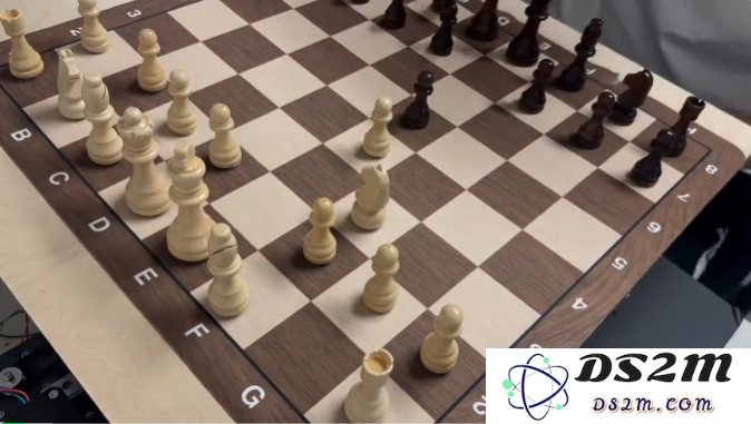 树莓派爆改国际象棋，棋子活了自己动