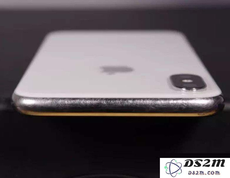 学习这两个简单技巧，让你轻松修复 iPhone XS 边框磨损与数据线破裂问题