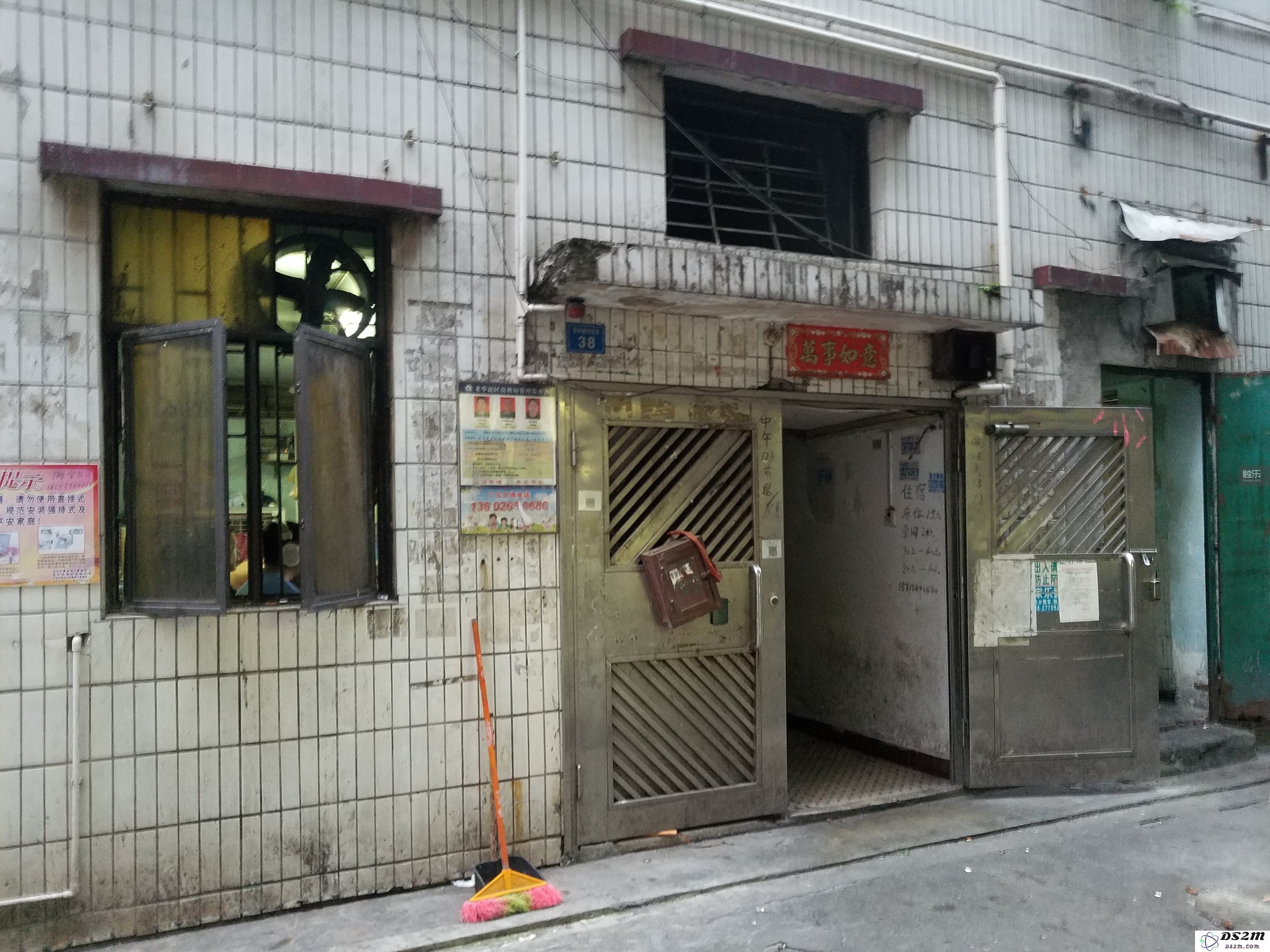 在三和地区沉浸于游戏世界的人们与他们的独特生活方式