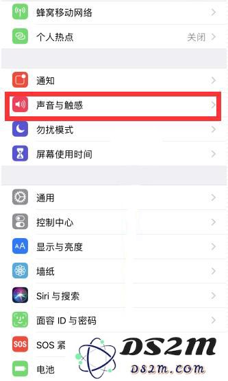 如何关闭iPhone在快进视频时出现的振动功能？