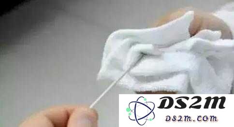 白色充电线/耳机线用久了变黑变脏，怎么清洁？