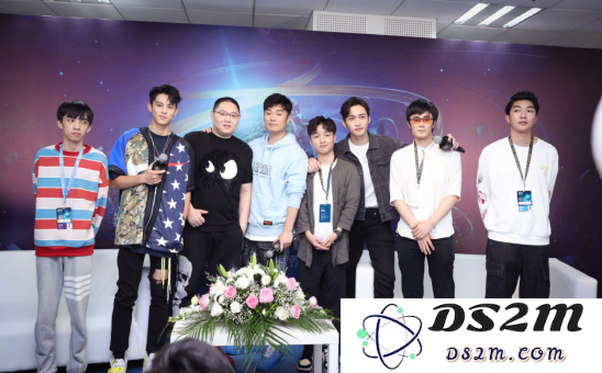 斗鱼陪你电竞狂欢 电竞少年们共庆LOL八周年