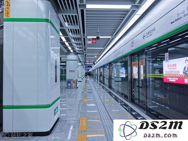 AI初创企业Friend豪掷百万美金在地铁投放广告：CEO压上全副身家宣传具争议的产品